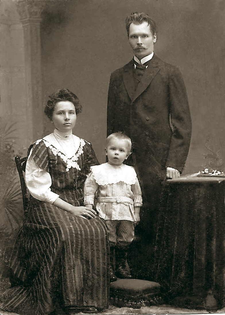Andrejs un Olga ar dēlu Karli. 1908. gads.
