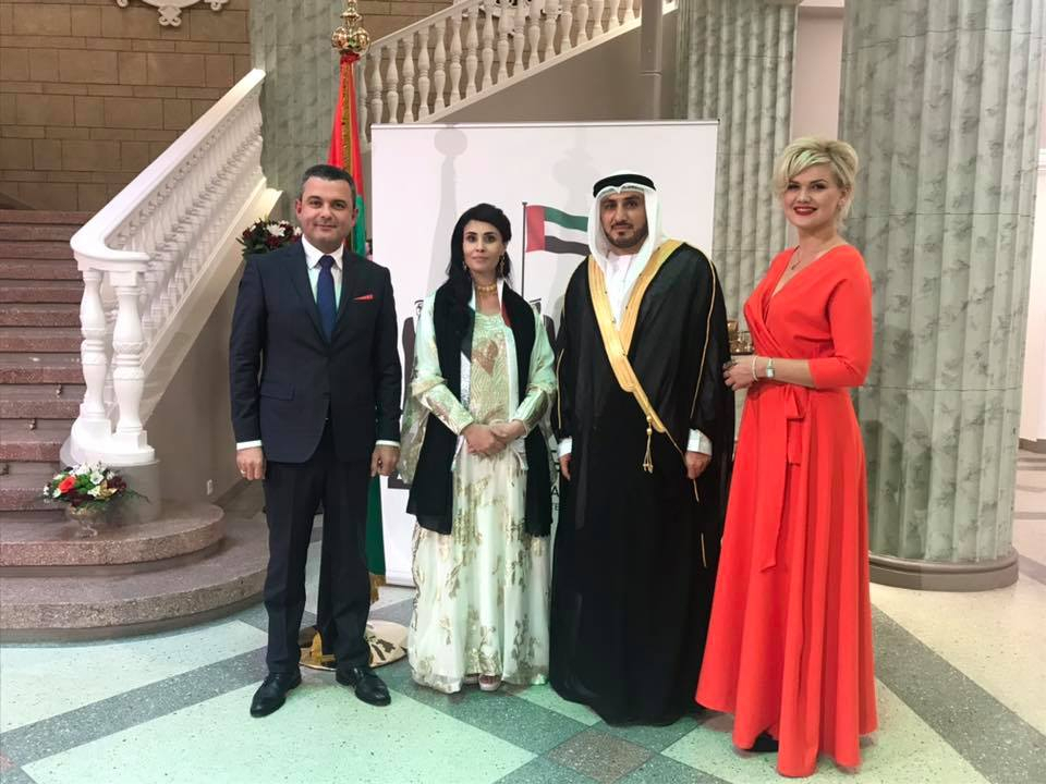 HOSAMS ABU MERI un LINDA KRŪMIŅA Apvienoto Arābu Emirātu Nacionālajai neatkarības dienai veltītajā pieņemšanā novembra beigās.
