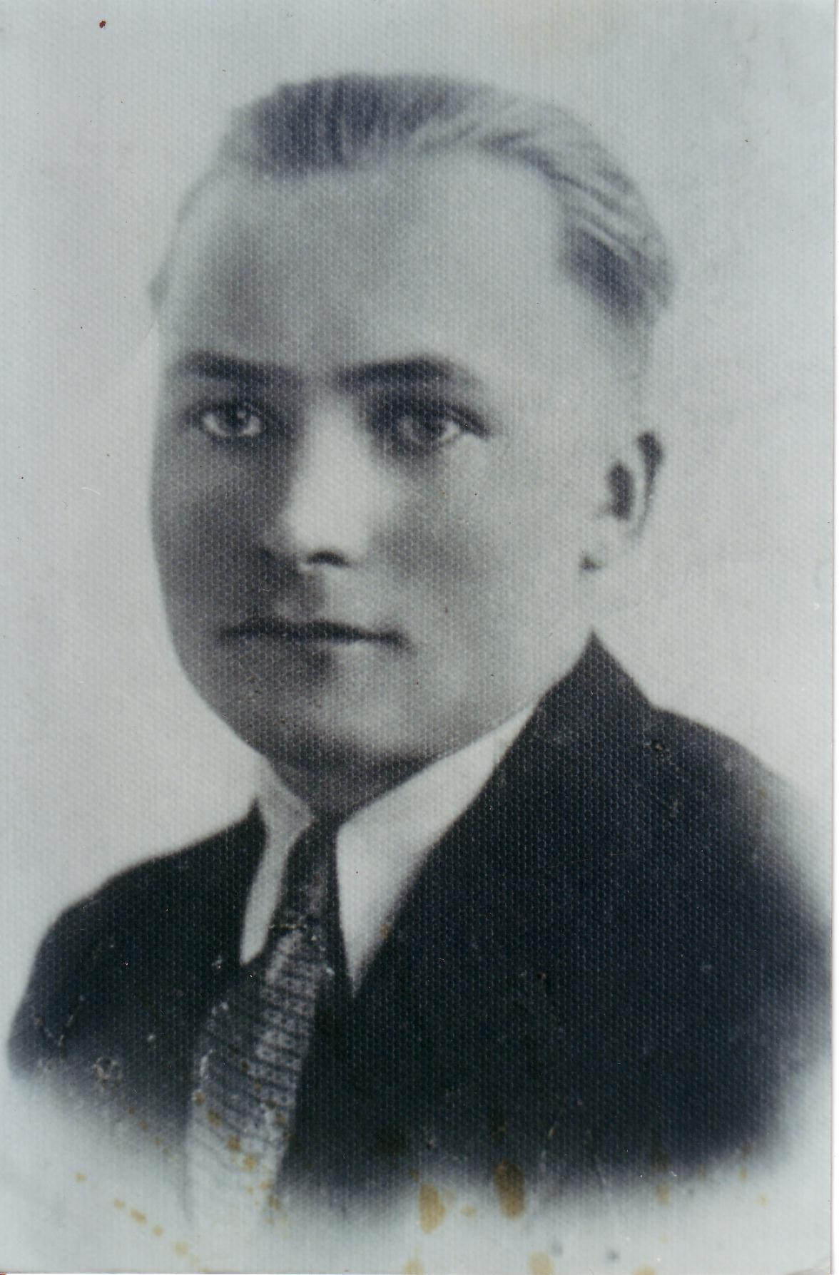 LNPA vadītāja vietnieks Staņislavs Ločmelis (Dūze). Ievainots Stompaku kaujā 1945. gada 2. martā. Miris no ievainojumiem 26. vai 28. martā.