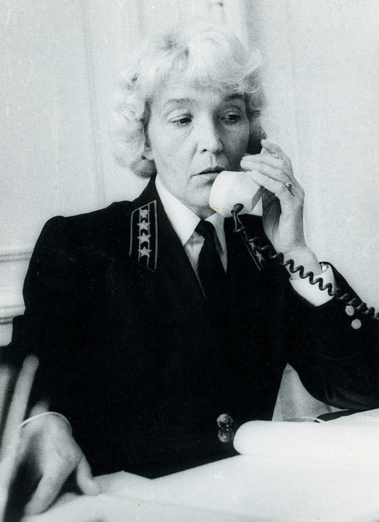 Izmeklētāja Rita Aksenoka. Forma uzvilkta, filmējoties Herca Franka dokumentālajā filmā «Augstākā tiesa». 1985. gads. Foto: no Ritas Aksenokas personiskā arhīva