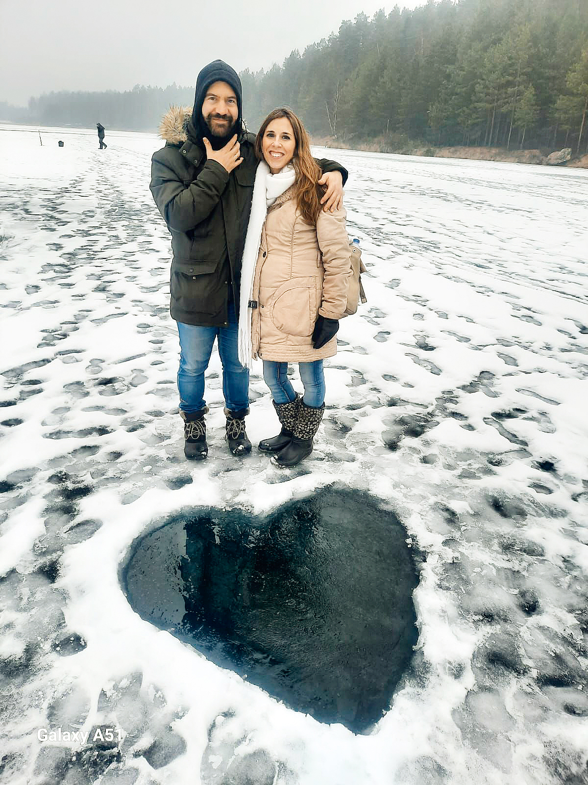 Ar sievu Sonju Ogrē uz ledus. Foto: no Horhes Kariljo Vaskesa personiskā arhīva