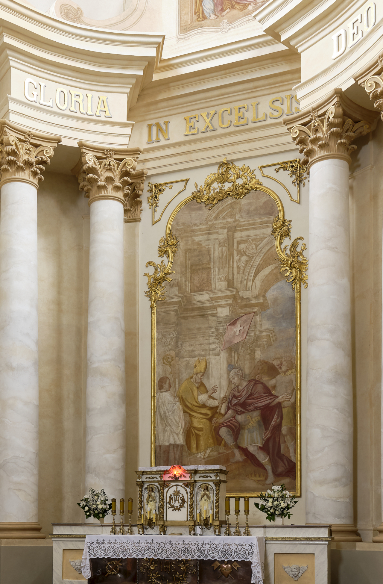 Foto: Gvido Kajons. Atjaunotais centrālais altāris – Svētais Ludvigs dodas krusta karā.
