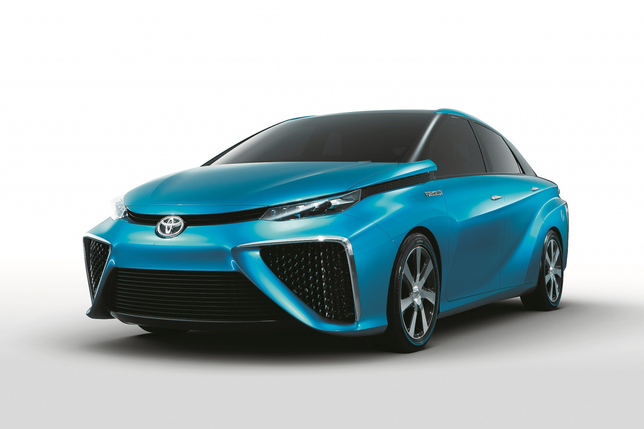  Toyota Mirai – ir viens no retajiem sērijveida auto ar ūdeņraža degvielas šūnām