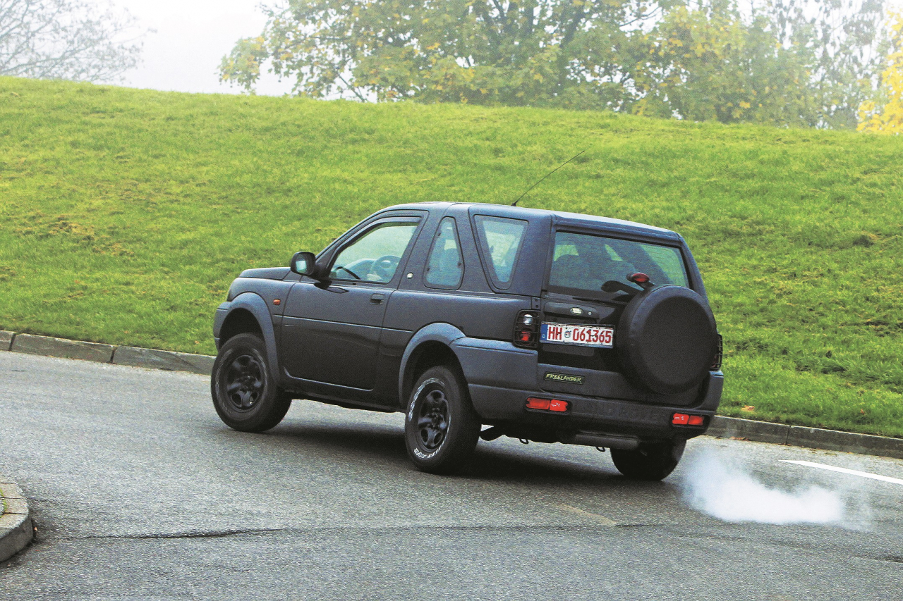  1997. gadā Freelander parādījās tirgū kā mazākais Land Rover. Līdz 2004. gadam tas bija Eiropā vispārdotākais SUV