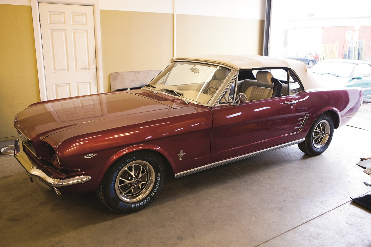  Atjaunota amerikāņu autobūves klasika – Ford Mustang