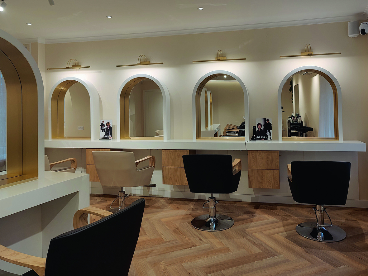 Skaistumkopšanas zīmola "Dessange" jaunais salons Rīgā, kuram "nordi" piegādāja individuāli izgatavotas mēbeles.