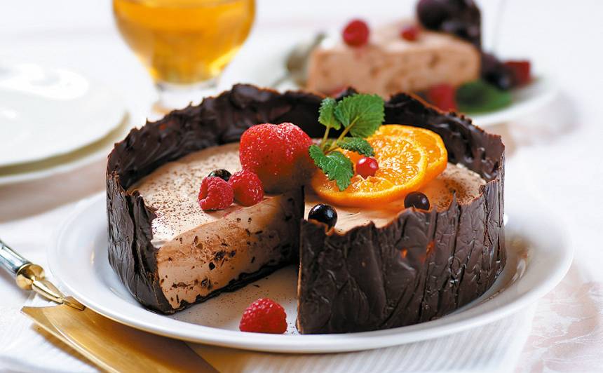 Šokolādes kūka ar šokolādes malu