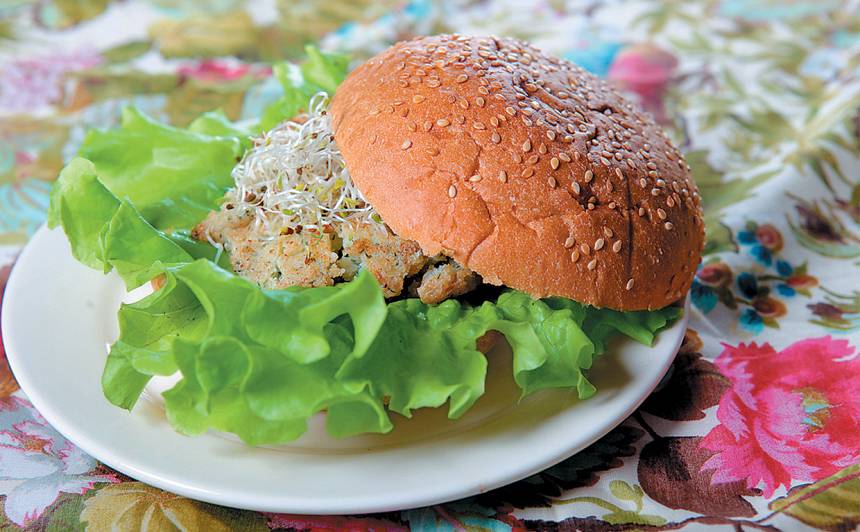 Zivs burgers taizemiešu gaumē recepte