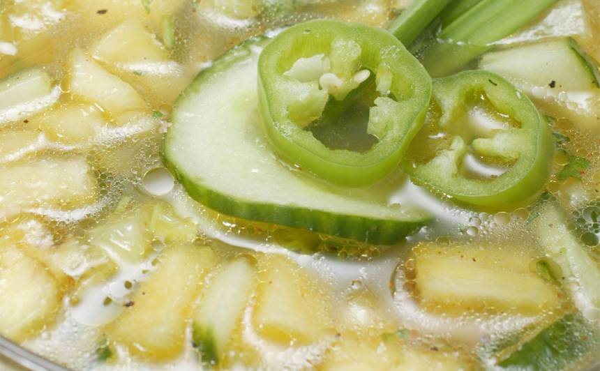 Ananasu un gurķu aukstā zupa recepte