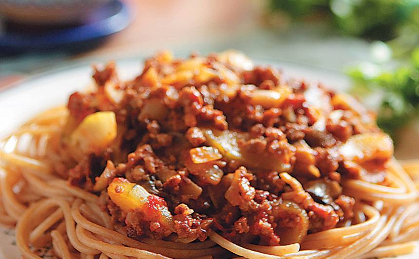 Pilngraudu spageti ar gaļas mērci receptes