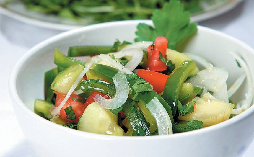 Dārzeņu salāti ar piparmētrām recepte