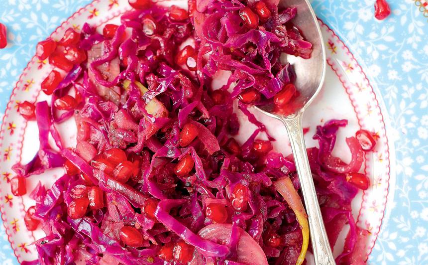 Sarkanā kāposta salāti ar fenheli un granātābolu recepte
