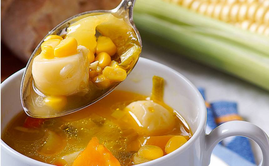 Kukurūzas zupa ar siera bumbām