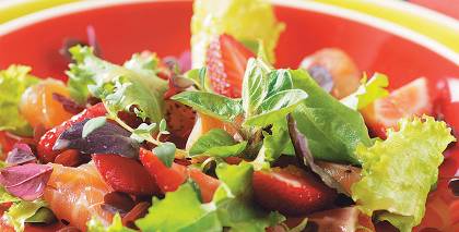 Laša salāti ar zemenēm recepte