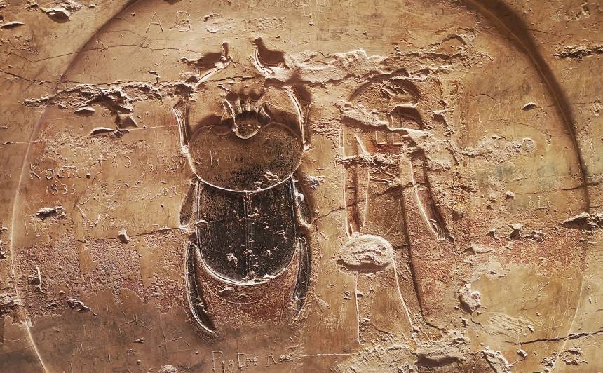 KV17, the tomb of Pharaoh Seti I of the Nineteenth Dynasty, Corridor B, solar disk descending into the netherworld inside which a scarab beetle and a ram-headed god are depicted, Litany of Re, Valley of the Kings, Egypt