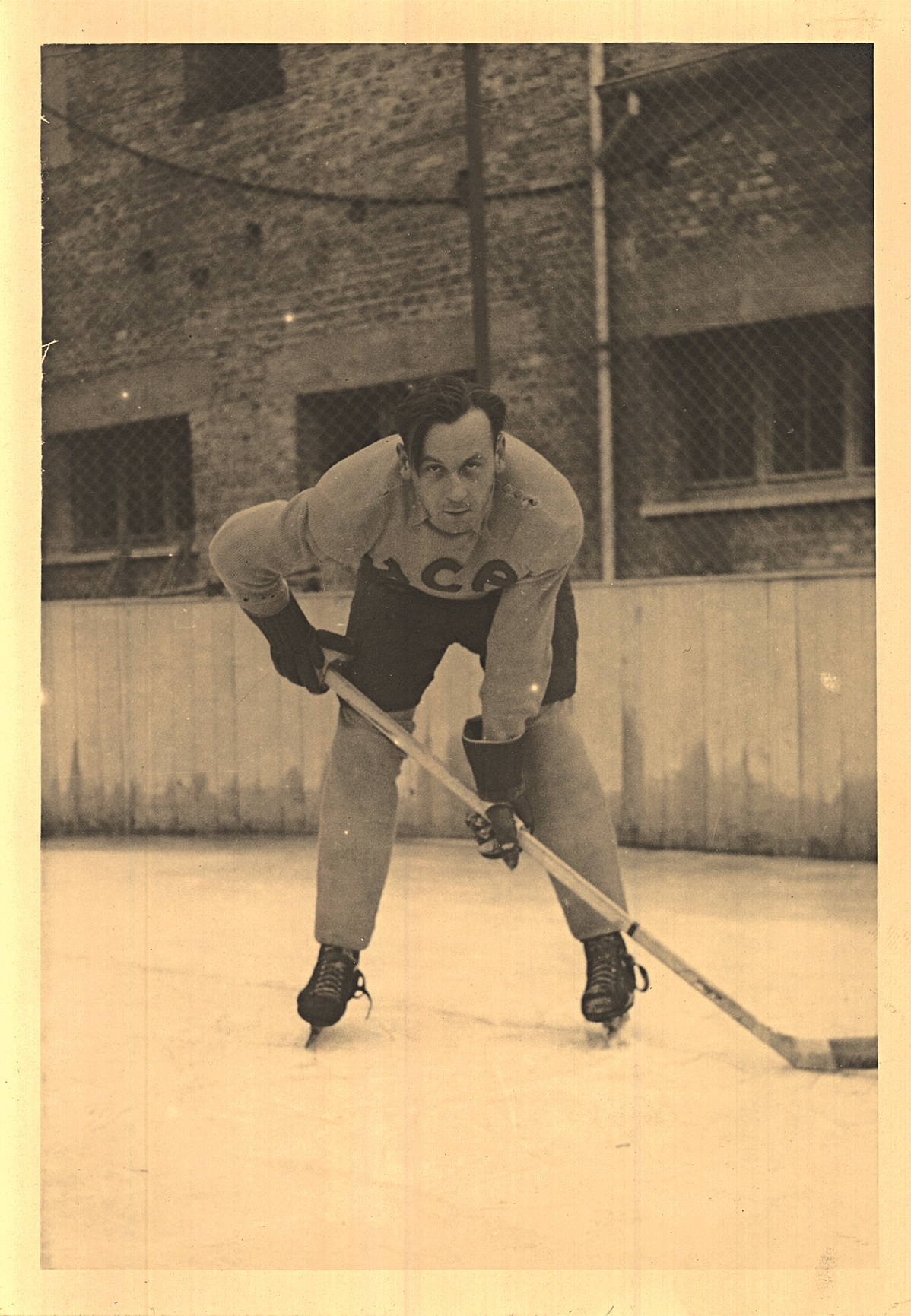Ilggadējais Latvijas izlases uzbrucējs Roberts Bluķis kļuva par HC Augsburg spēlējošo treneri un aizsardzības stūrakmeni. Foto: Bluķu ģimenes kolekcijā (autors nezināms)