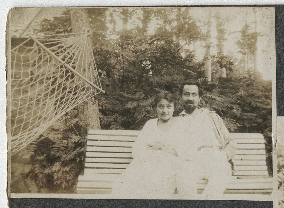 Eduards Smiļģis ar pirmo sievu Bertu Āboliņu-Smiļģi Majoros ap 1920. gadu.