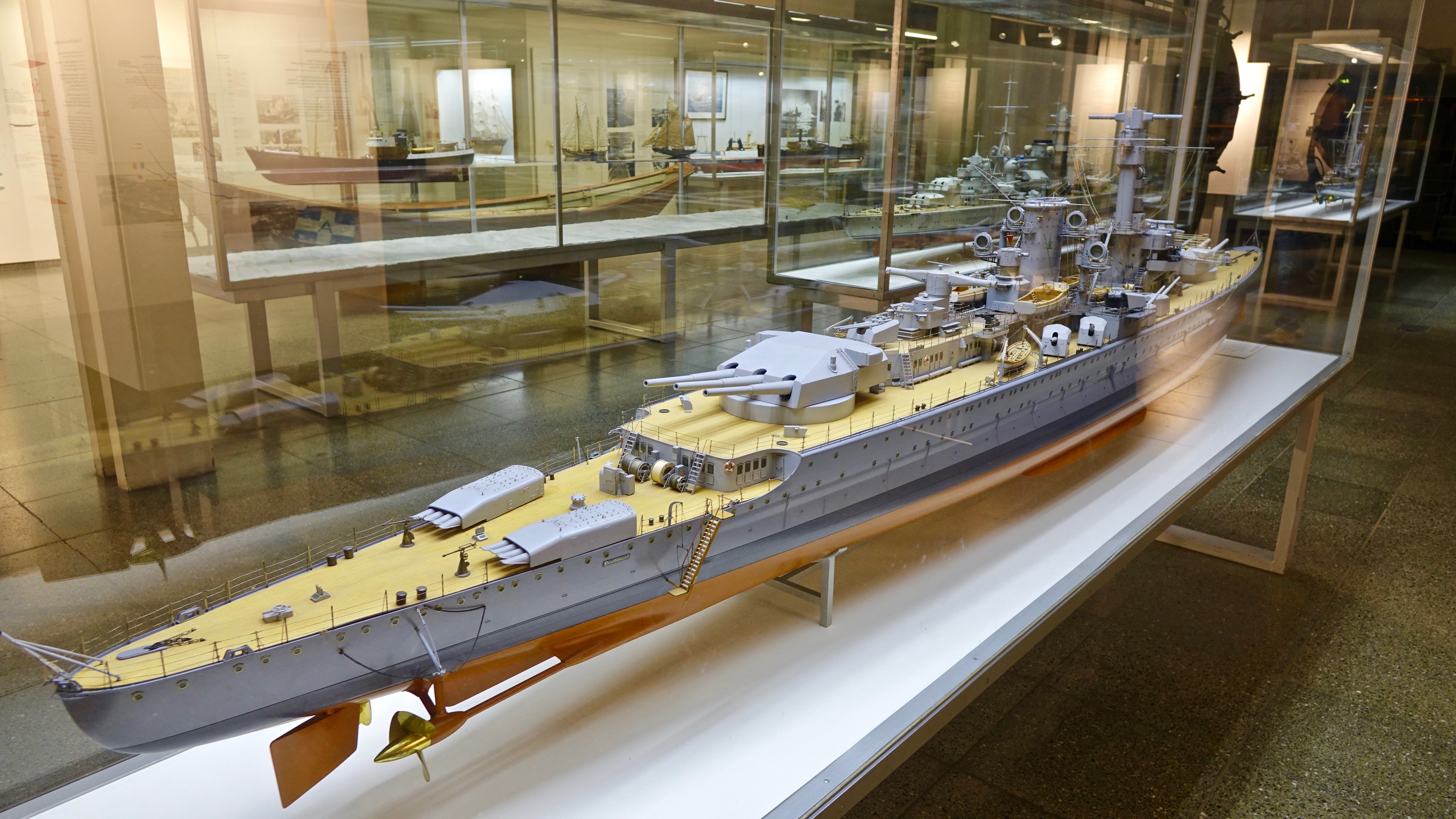 Kuģa Bismarck modelis muzejā Minhenē