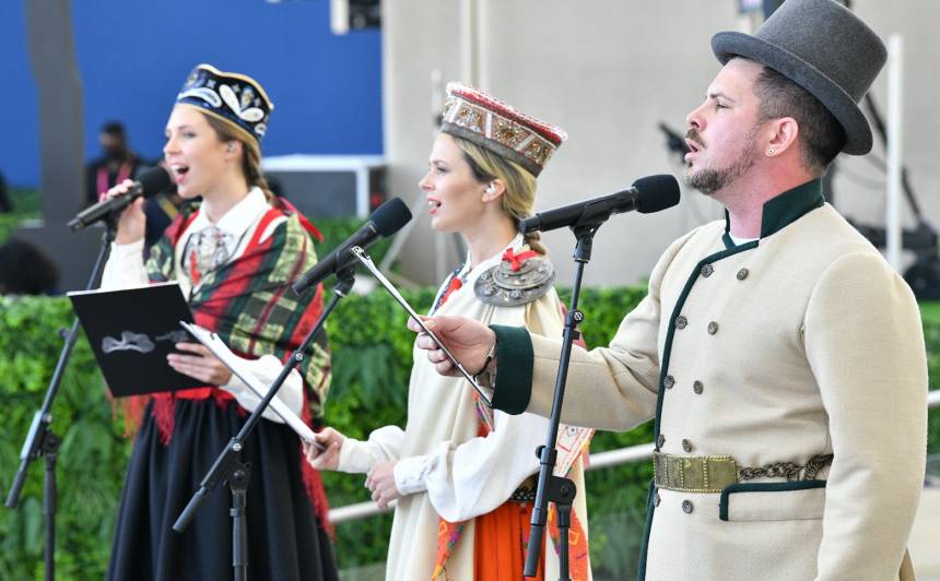 Latvijas mūziķi pārsteidza ar dziedāšanu arābu mēlē.