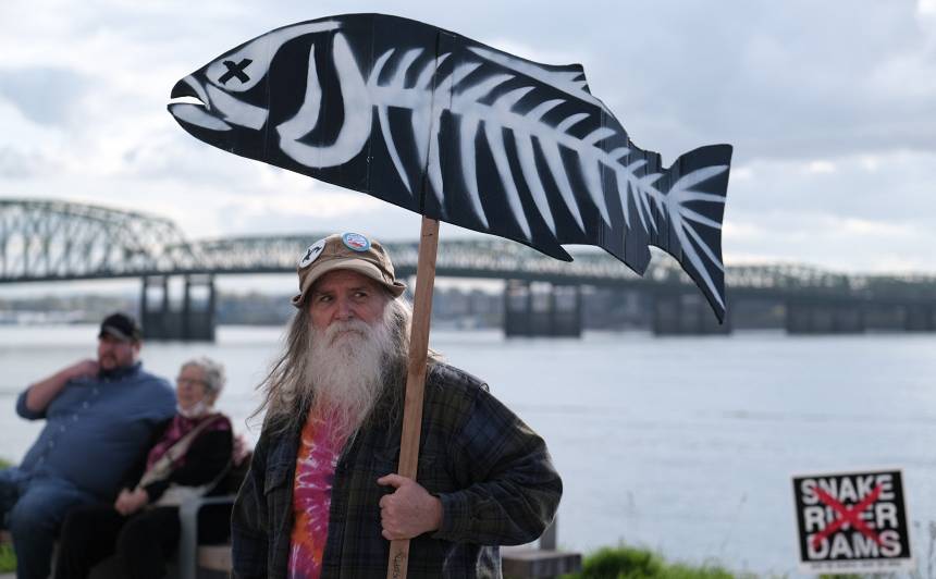 WA: Dam Removal Activists Hold Vancouver Waterfront Salmon Vigil