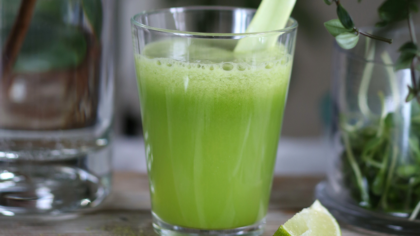Zaļais ananasa kokteilis