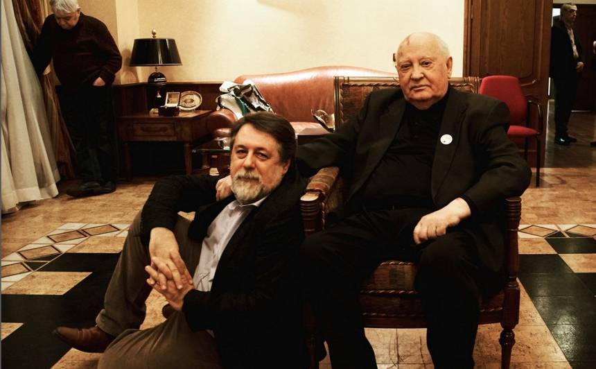 Vitālijs Manskis un Mihails Gorbačovs.