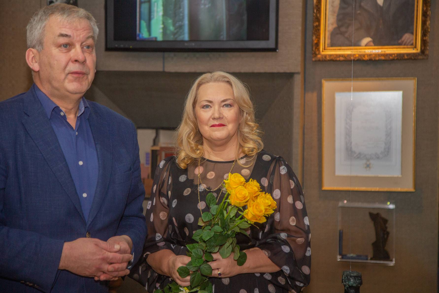 Rita Trence atdāvinājusi sava mirušā vīra Skrastiņa portretu — Santa