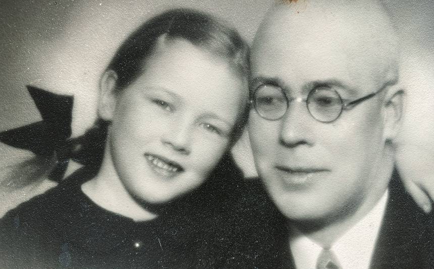 Līvija 1939. gadā ar tēvu zvērinātu advokātu Jāni Volkovu