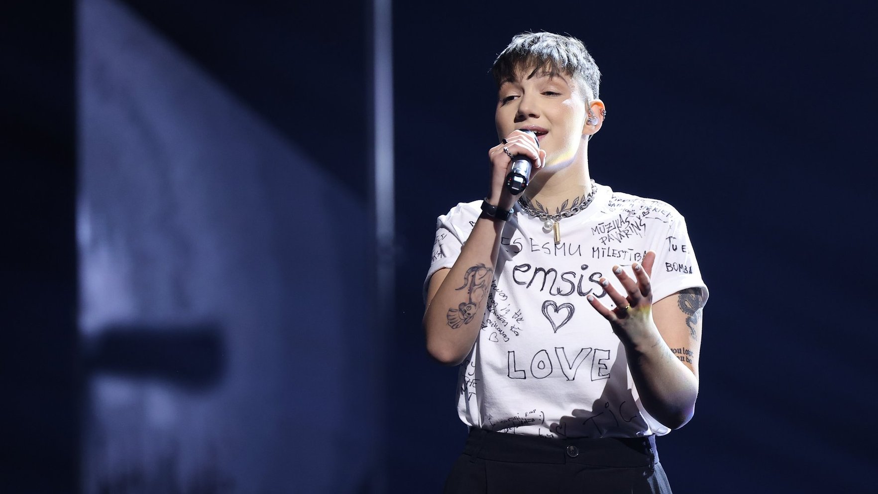 «X Faktora» Emilija atklāj, kāpēc slavens reperis nebija priecīgs par viņas  uzvaru — Santa