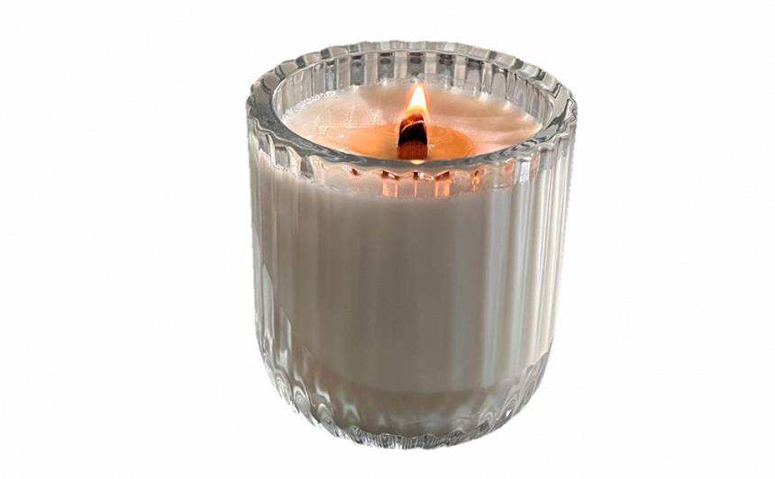 SPRING LIGHT sojas vaska svece ar sandalkoka dakti 350 ml, 30 €, spring-light.co, veikalā Grenardi t/c Spice