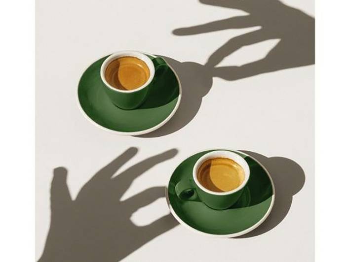 Sienas plakāts Green Coffee Cups, kas iedvesmos jaunām sarunām. 50 x 70 cm 17,97 €, desenio.eu