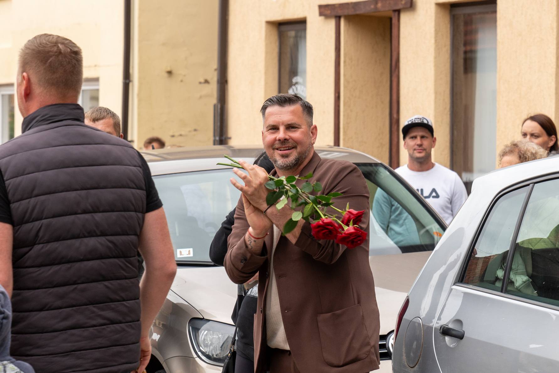 FOTO: Intars Busulis beidzot parāda, kādu varenu māju nopircis Talsu centrā  — Santa