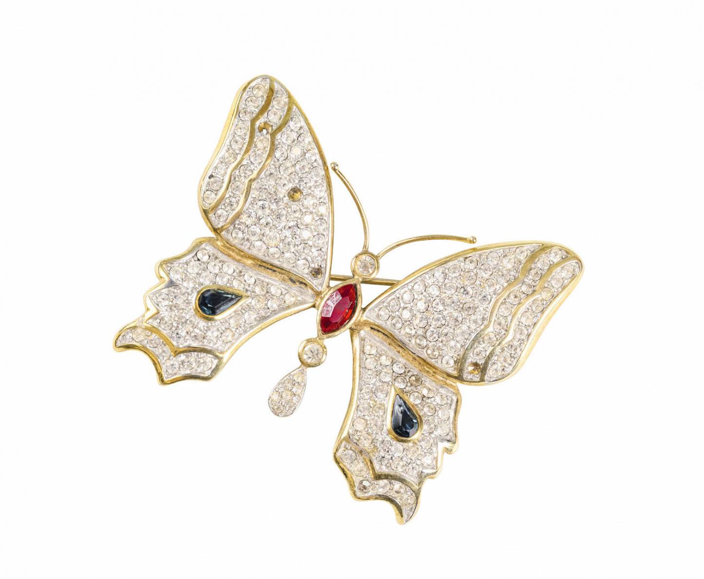 Swarovski taurenis.
«Pirkts Sanmarīno. Visas bodītes izstaigājām – nav un nav man brošiņas, bet tad – klikt! Šis taurenis man ļoti patika!»