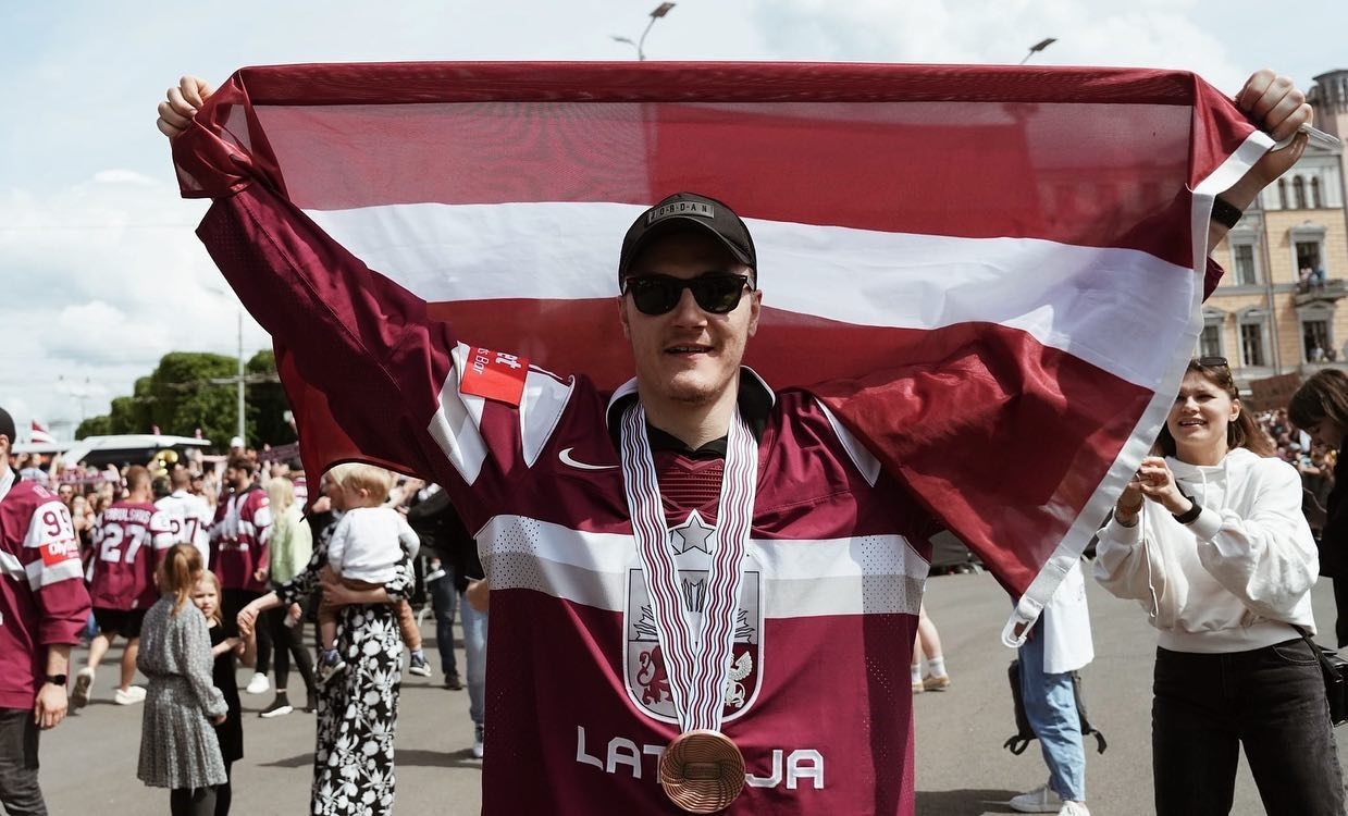 Latvijas hokeja izlases spēlētājs Kristaps Zīle.