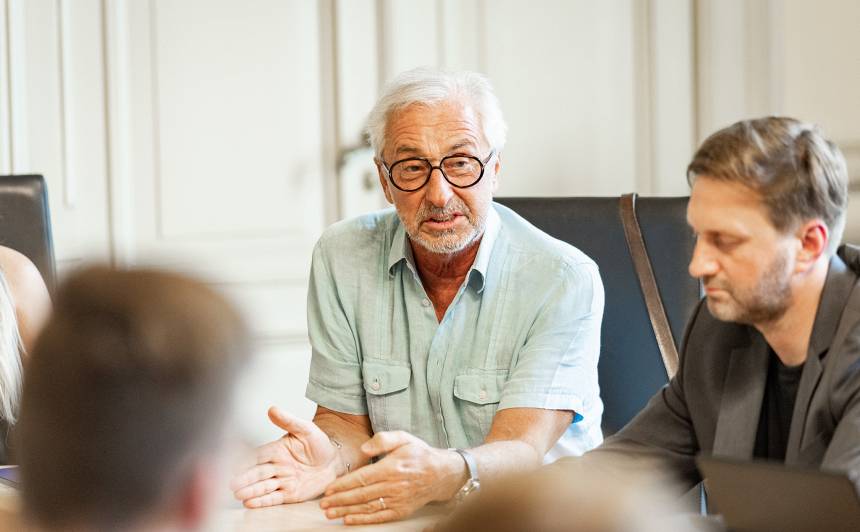 Ojārs Rubenis sanāksmē.