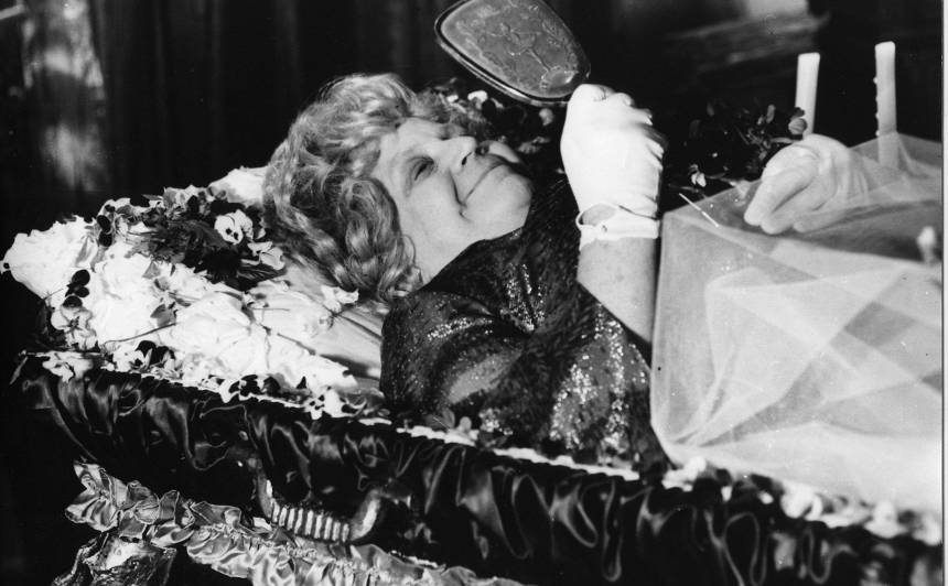 Lilita Bērziņa īsfilmā «Tās dullas Paulīnes dēļ». 