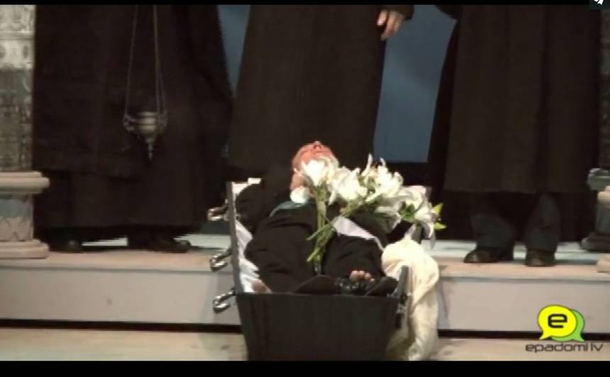 Artūrs Skrastiņš Dailes teātra izrādē «Finita la Comedia!» 